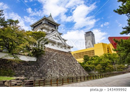 福岡県北九州市の小倉城とリバーウォーク北九州の風景 福岡県北九州市の小倉城とリバーウォーク北九州の風景 143499992