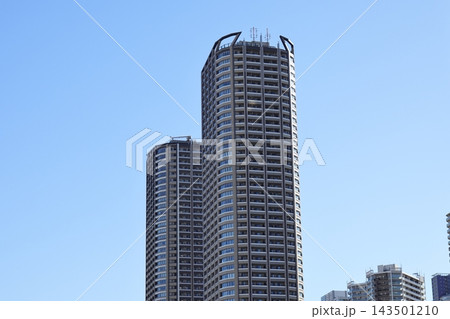 武蔵小杉の青空と高層マンション 143501210
