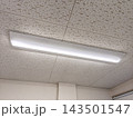 オフィスに設置したLED照明器具 143501547