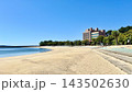 秋晴れの青空に彩られた恵比寿海水浴場〈吉良ワイキキビーチ/愛知県西尾市〉 143502630