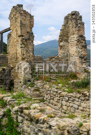 Ujarma Fortress, ancient medieval fortress city in eastern Georgia, dramatically perched on a rocky hill overlooking the Iori River 143502858