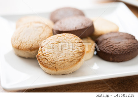 Close-up of assorted Spanish shortbread cookies 143503219