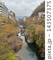 栃木・鬼怒川温泉の渓谷と温泉街 143507375
