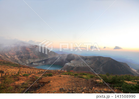 10月夜明けの蔵王山風景 143508990