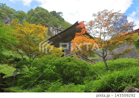 宝珠山 立石寺と山寺街風景 宝珠山 立石寺と山寺街風景 143509292