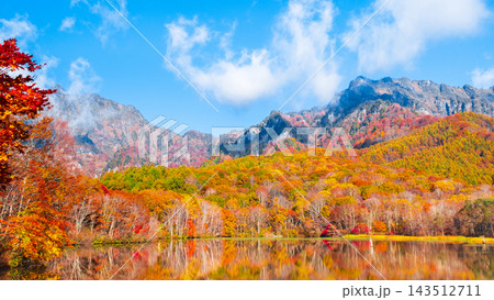 鏡池と戸隠山(秋) 鏡池と戸隠山(秋) 143512711