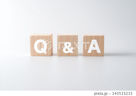 木のブロックに「Q&A」の文字 143515215
