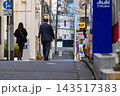 秋の御茶ノ水・外神田エリアの街並みと鮮やかなイチョウ並木（東京） 143517383
