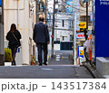秋の御茶ノ水・外神田エリアの街並みと鮮やかなイチョウ並木（東京） 143517384