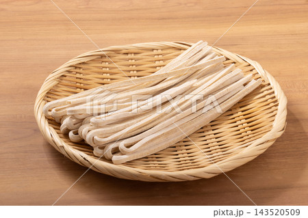 武蔵野　黒うどん　（乾麺） 143520509