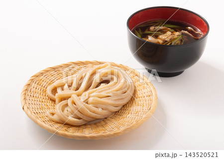 武蔵野　黒うどん　肉汁　（茹で済み） 143520521