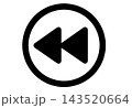 塗りつぶしの三角が入った丸い巻き戻しボタン 143520664