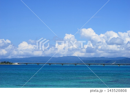夏空と青い海に映える古宇利島の古宇利大橋 はがきサイズ・8月沖縄本島・古宇利島古宇利大橋13 夏空と青い海に映える古宇利島の古宇利大橋 はがきサイズ・8月沖縄本島・古宇利島古宇利大橋13 143520808