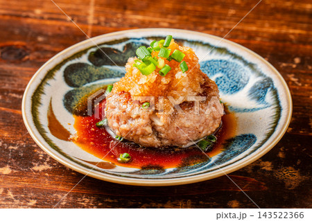 さっぱり大根おろしとポン酢で食べるジューシーなつくね 143522366