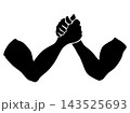 アームレスリング　腕　タッグを組む　モノクロ 143525693