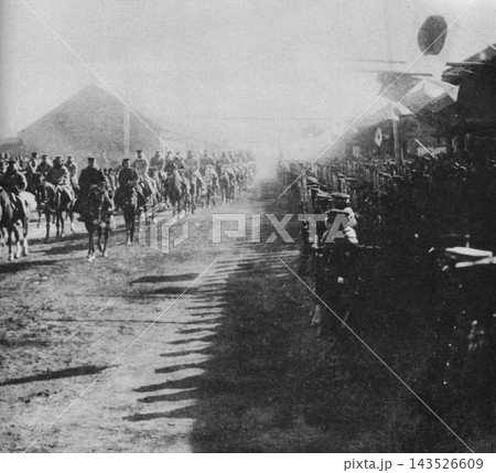 古写真 1905年3月15日 日露戦争 奉天会戦で勝利した日本陸軍・満洲軍総司令部の奉天入城 古写真 1905年3月15日 日露戦争 奉天会戦で勝利した日本陸軍・満洲軍総司令部の奉天入城 143526609