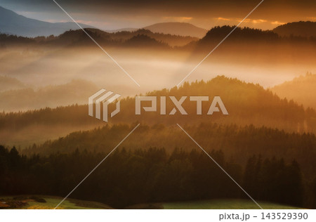 fog in the mountains 143529390