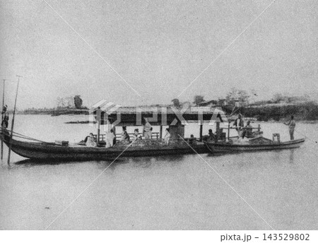 古写真　1905年頃　京都　宇治川の屋形船 143529802