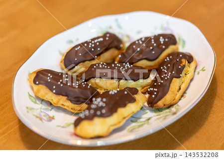 アラザン輝くチョコエクレア アラザン輝くチョコエクレア 143532208