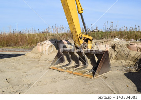 土木建設現場の建設機械 土木建設現場の建設機械 143534083