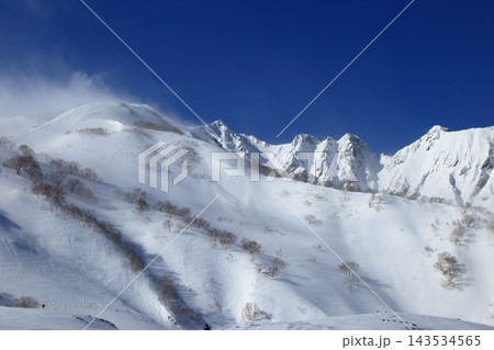 厳冬期の八方尾根の風景 143534565