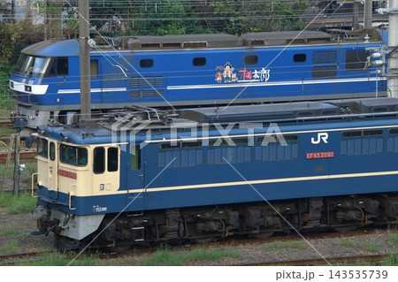 新鶴見機関区に留置中の新旧電気機関車(神奈川県川崎市幸区) 新鶴見機関区に留置中の新旧電気機関車(神奈川県川崎市幸区) 143535739