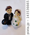 結婚式 新郎新婦のミニチュア人形 143536665