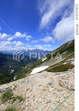 夏の唐松岳への登山 八方尾根からの風景 夏の唐松岳への登山 八方尾根からの風景 143537872