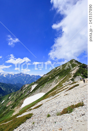 夏の唐松岳への登山 八方尾根からの風景 夏の唐松岳への登山 八方尾根からの風景 143537890
