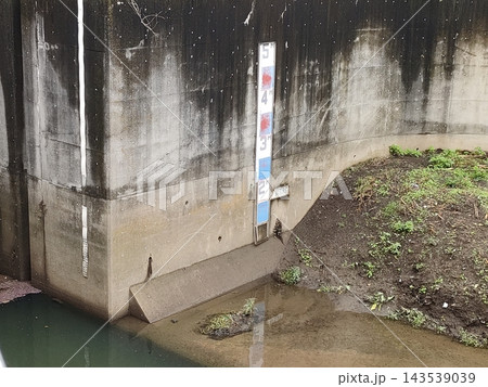 大岡川取水庭の水位計 大岡川取水庭の水位計 143539039