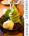 カフェで食べた抹茶味のソフトクリーム 143540403