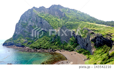 済州島 城山日出峰 火山噴火口 絶壁 韓国 済州島 城山日出峰 火山噴火口 絶壁 韓国 143542210