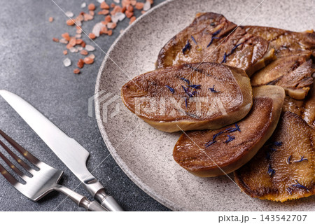 Slices of grilled pork or beef tongue seasoned with salt and allspice. Sliced beef tongue 143542707