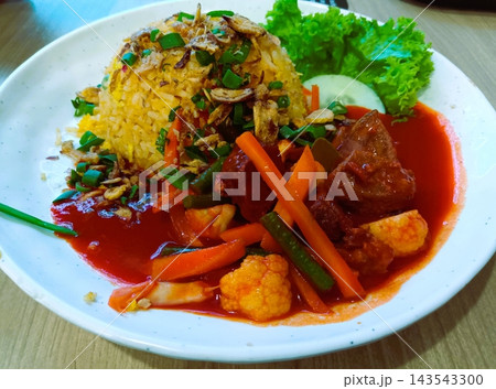 タイカレー(マレーシアのフードコートで人気のご飯料理) タイカレー(マレーシアのフードコートで人気のご飯料理) 143543300