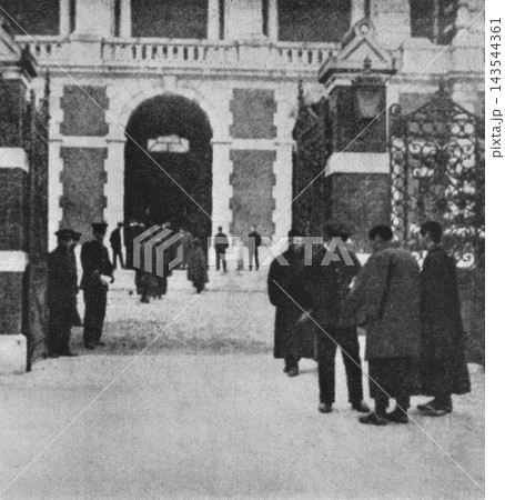 古写真 1910年12月10日 東京 霞が関の大審院 大逆事件(幸徳事件)の第一回公判 古写真 1910年12月10日 東京 霞が関の大審院 大逆事件(幸徳事件)の第一回公判 143544361