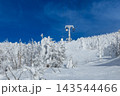 白銀世界の山形蔵王の樹氷とロープウェイ 143544466