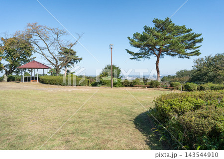 物見山公園の山頂広場(埼玉県東松山市) 物見山公園の山頂広場(埼玉県東松山市) 143544910