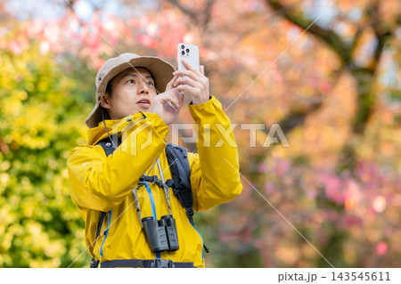 山歩き アウトドア スマホ 山歩き アウトドア スマホ 143545611