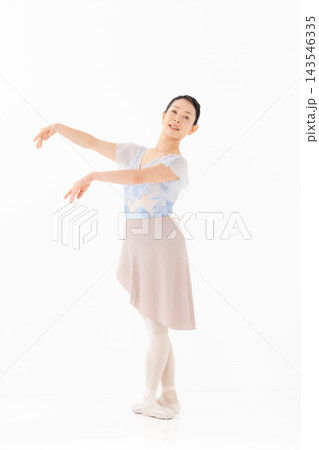 バレエ 女性 全身 バレエ 女性 全身 143546335