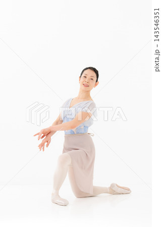バレエ 女性 全身 バレエ 女性 全身 143546351