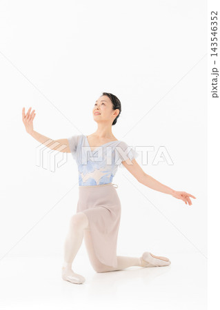 バレエ　女性　全身 143546352