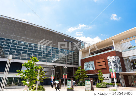 東急田園都市線たまプラーザ駅北口を見上げる 神奈川県横浜市青葉区美しが丘 東急田園都市線たまプラーザ駅北口を見上げる 神奈川県横浜市青葉区美しが丘 143549400