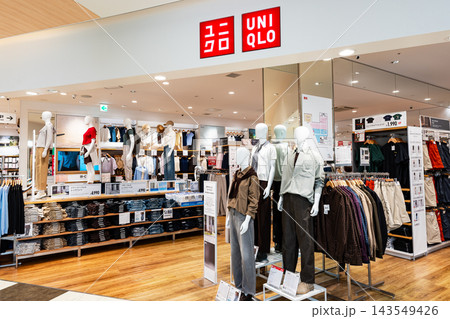 ユニクロ たまプラーザテラス店でお買い物 神奈川県横浜市青葉区美しが丘 ユニクロ たまプラーザテラス店でお買い物 神奈川県横浜市青葉区美しが丘 143549426