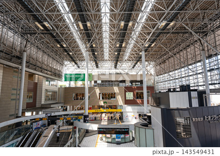 東急田園都市線たまプラーザ駅を見下ろす 神奈川県横浜市青葉区美しが丘 東急田園都市線たまプラーザ駅を見下ろす 神奈川県横浜市青葉区美しが丘 143549431
