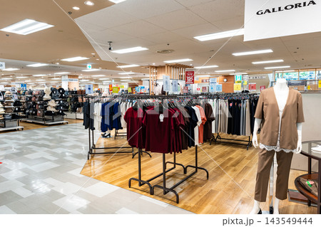 イトーヨーカドー たまプラーザ店の婦人服売り場　神奈川県横浜市青葉区美しが丘 143549444