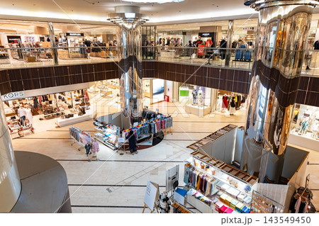 東急百貨店 たまプラーザ店の店内を歩く 神奈川県横浜市青葉区美しが丘 東急百貨店 たまプラーザ店の店内を歩く 神奈川県横浜市青葉区美しが丘 143549450
