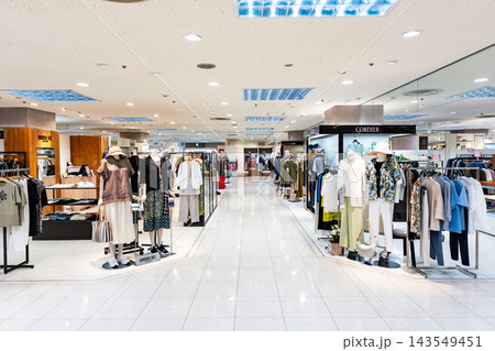 東急百貨店 たまプラーザ店の婦人服売場　神奈川県横浜市青葉区美しが丘 143549451