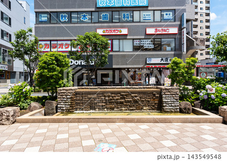 JR武蔵境駅の北口 水辺で一休み 東京都武蔵野市境 JR武蔵境駅の北口 水辺で一休み 東京都武蔵野市境 143549548