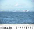 検見川浜から見る青空と白い雲 143551832
