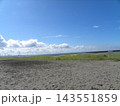 検見川浜での青空と白い雲 143551859